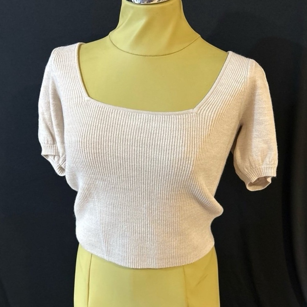 ==SOLD==NWT French Connection knitted Cropped Short sleeve sweater
